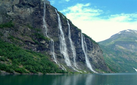 Geirangerfjorden bør oppleves fra enten bobil eller båt