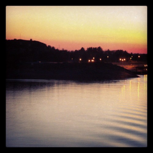 Arsvågen bobilparkering ved solnedgang..